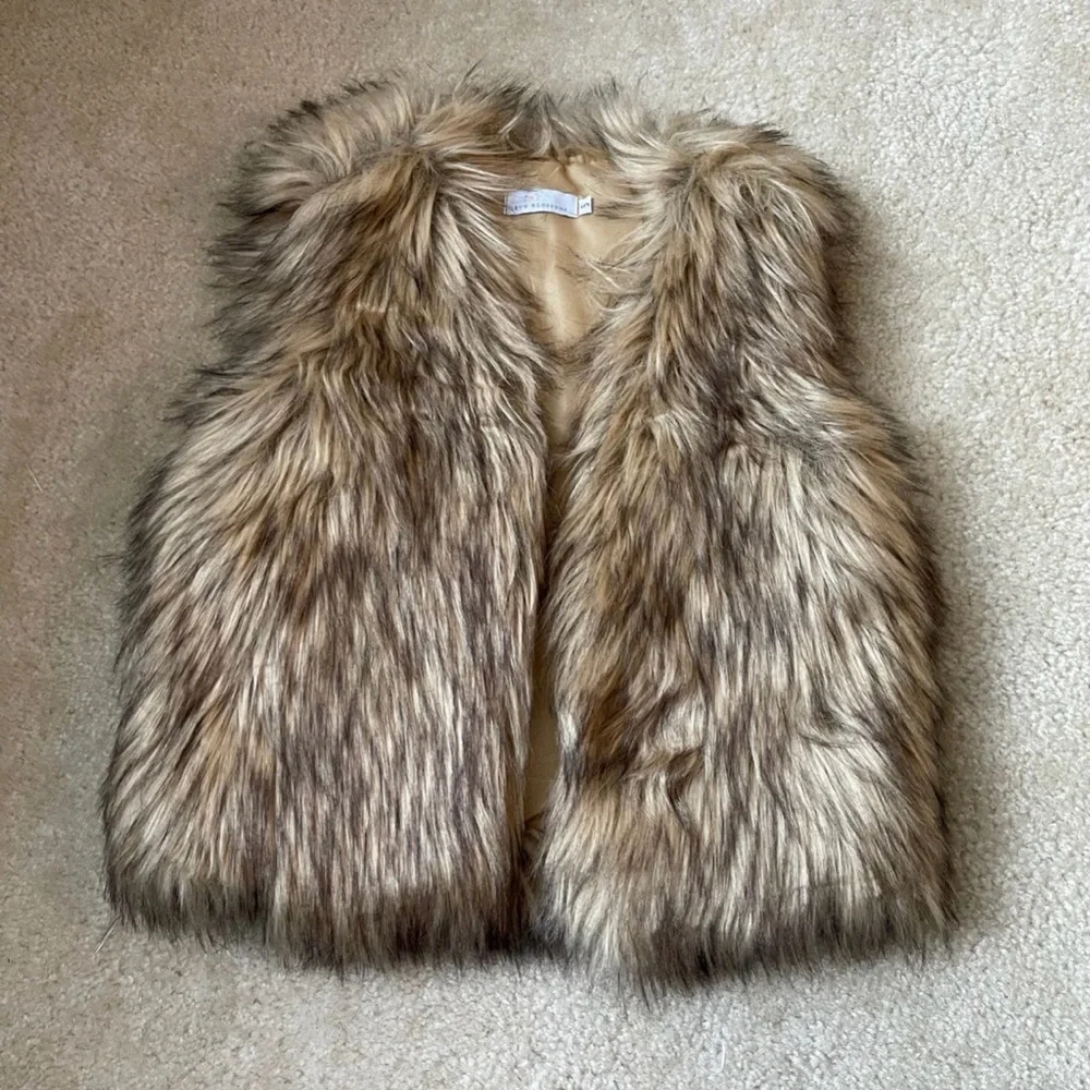 Bailey’s Blossoms - Faux Fur Vest - Size: 5